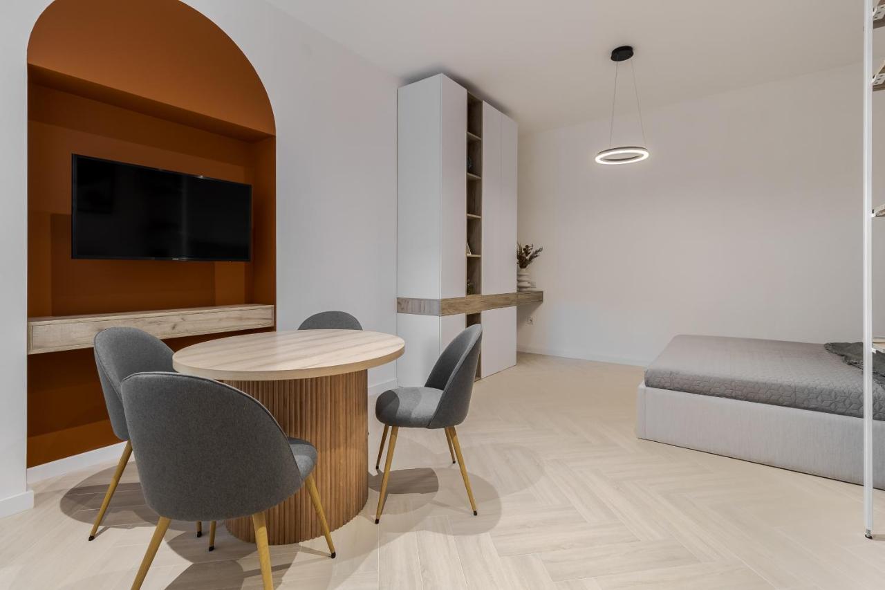 Inshiapartments On Ferentsa Lista Str 리비프 외부 사진